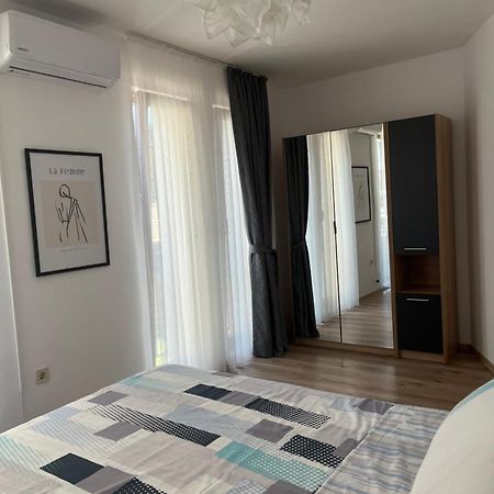 Azzurro Premium Apartment On Bulevard Bogoridi Burgas Exterior photo