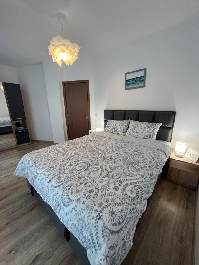Azzurro Premium Apartment On Bulevard Bogoridi Burgas Exterior photo