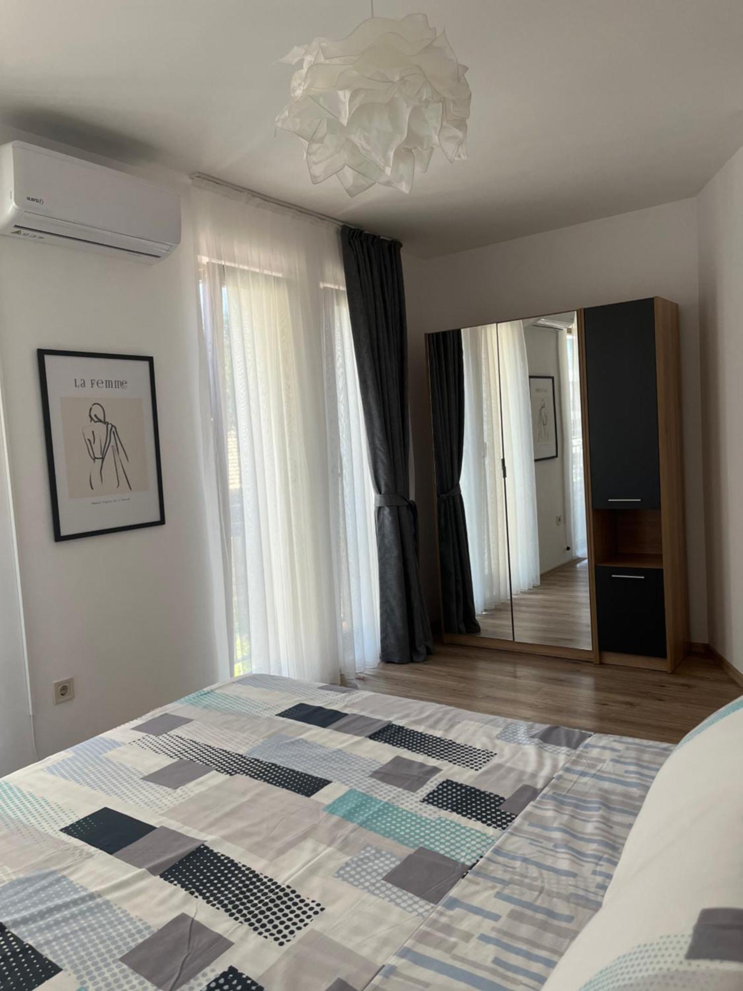 Azzurro Premium Apartment On Bulevard Bogoridi Burgas Exterior photo